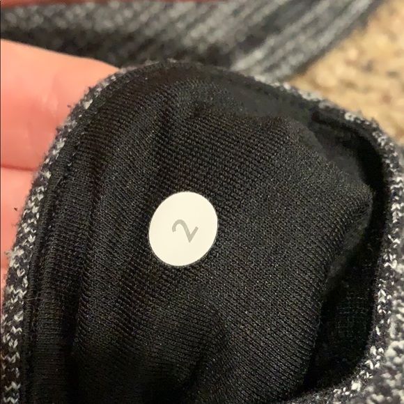Gray lululemon leggings - Picture 5 of 5